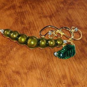 Vintage Saxon Pea Brooche